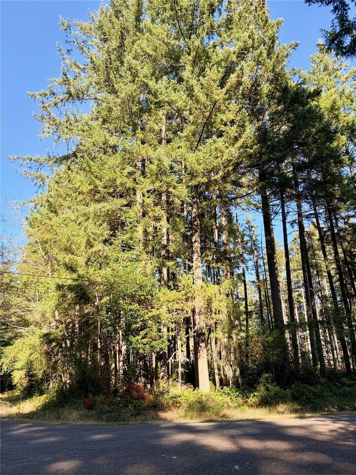 Property Photo: 12123 Sunset Pl WA 98303