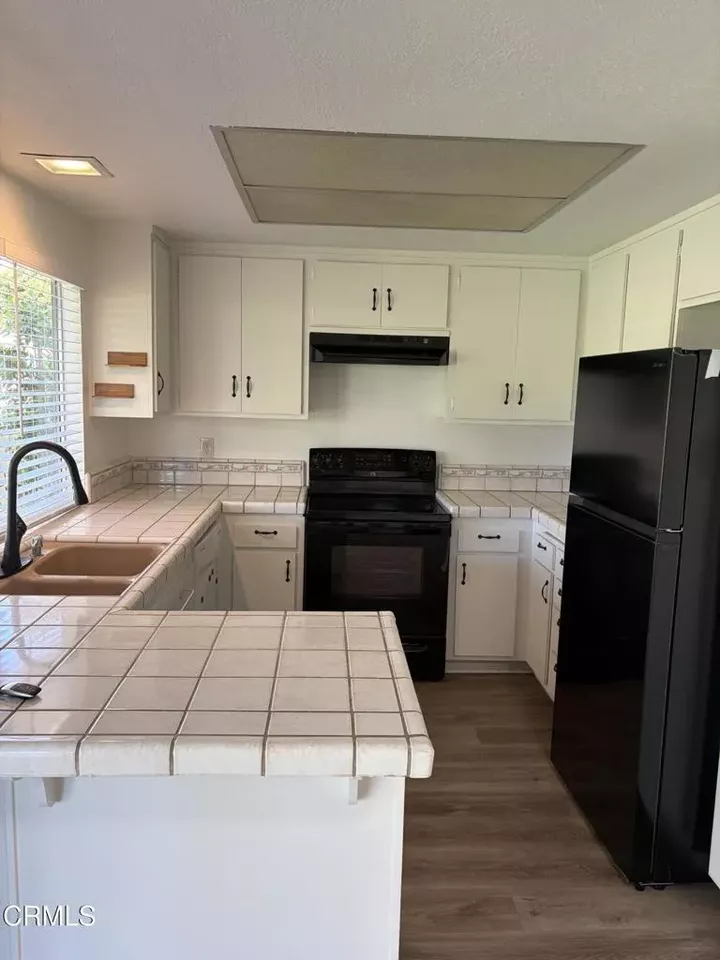 Property Photo:  2461 Bunting Avenue  CA 93003 