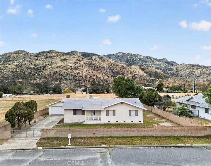 Property Photo:  514 E Victory  CA 92220 
