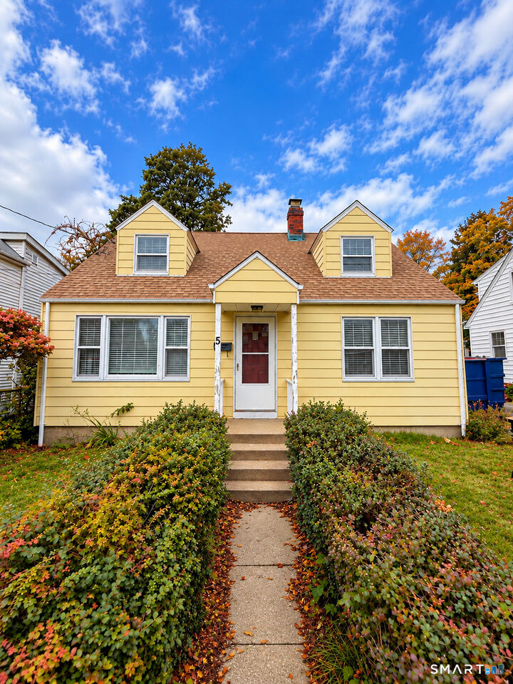 Property Photo: 5 Avon Street CT 06401