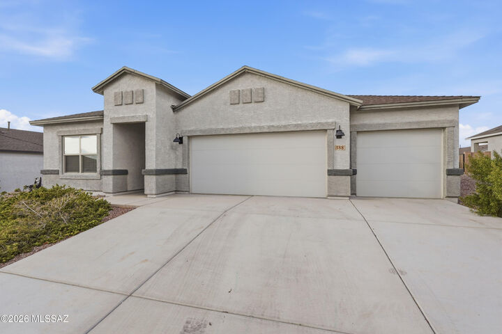Property Photo: 588 W Woodward Street AZ 85641