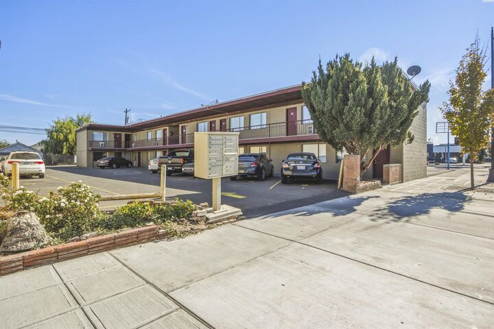 Property Photo: 216 S 6th Ave WA 98944