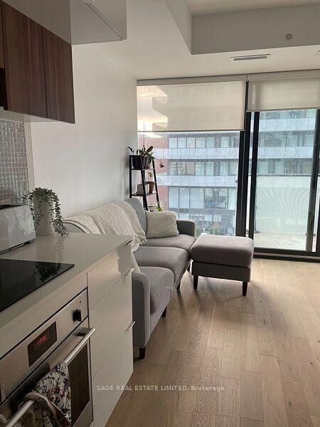Property Photo:  185 Roehampton Avenue 913  ON M4P 0C6 