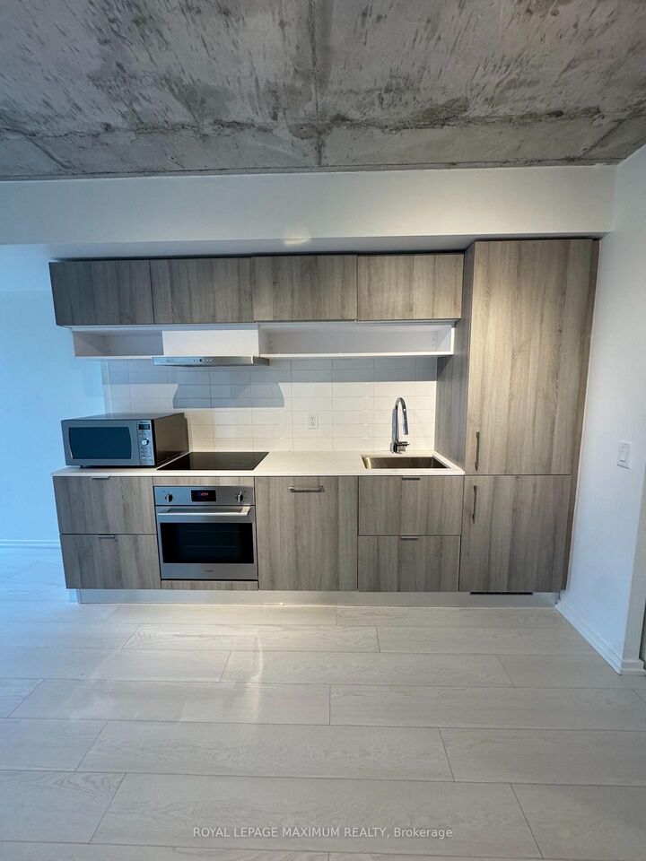 Property Photo:  8 Hillsdale Avenue E 21  ON M4S 0B2 