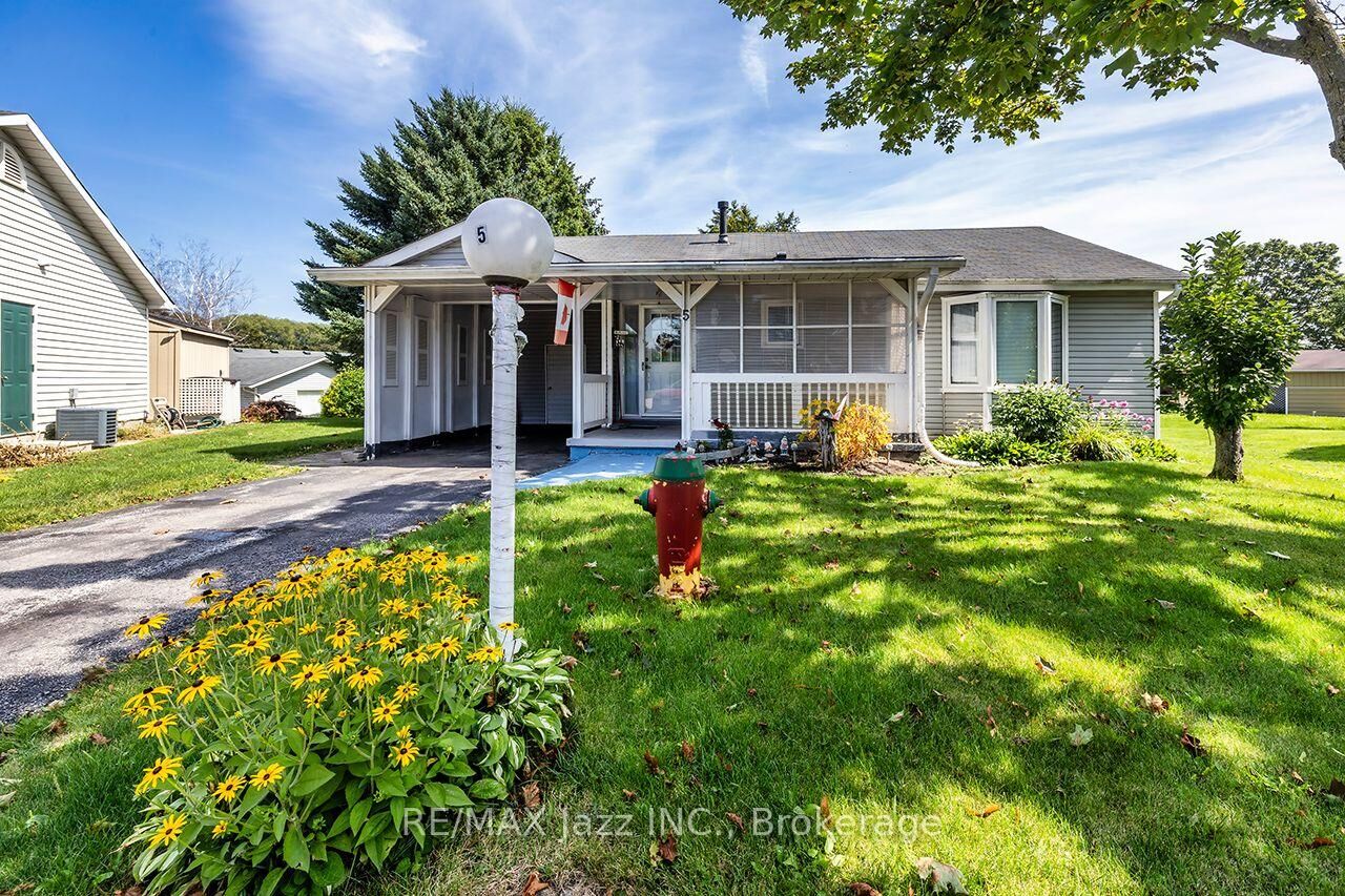 Property Photo:  5 King Court  ON L1B 1L7 
