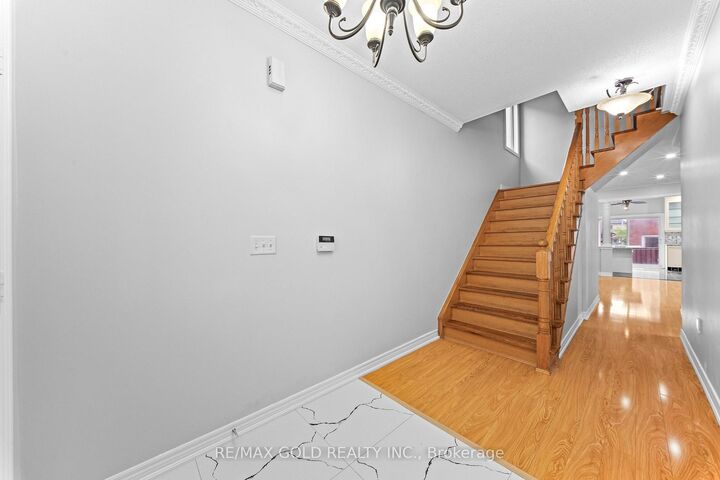 Photo de la propriété:  70 Crystalview Crescent  ON L6P 2S3 
