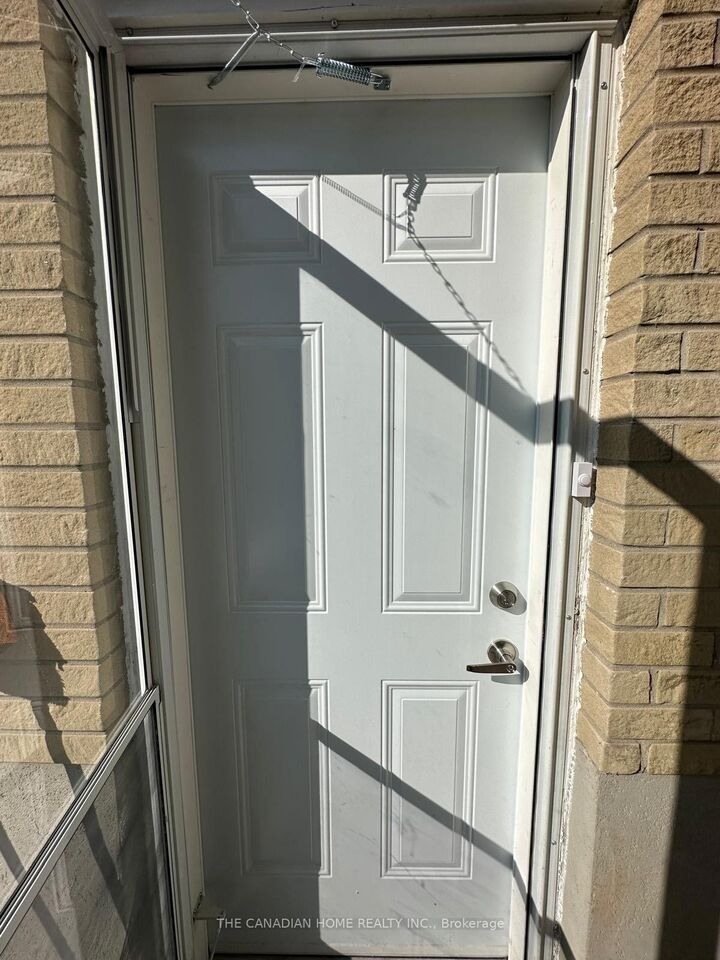 Property Photo: 537 Oakwood Avenue ON L1G 2R1