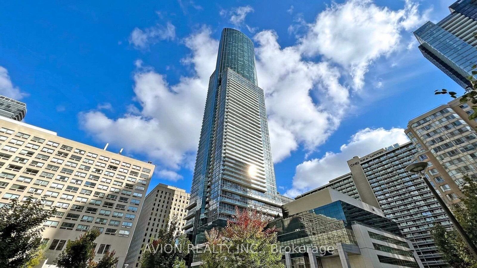 Property Photo:  386 Yonge Street 5716  ON M5B 0A5 