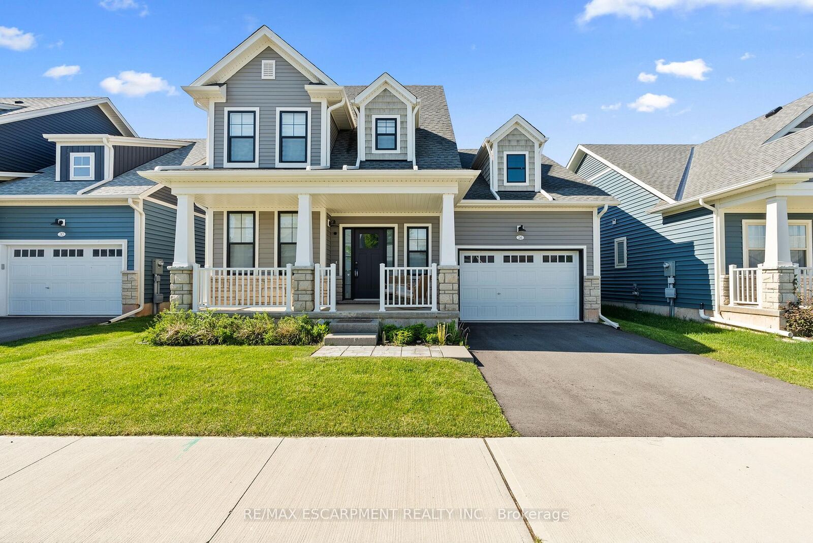 Property Photo: 26 Beachwalk Crescent ON L0S 1N0
