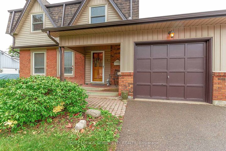 Property Photo:  1 Wishbone Crescent  ON L1S 2N6 
