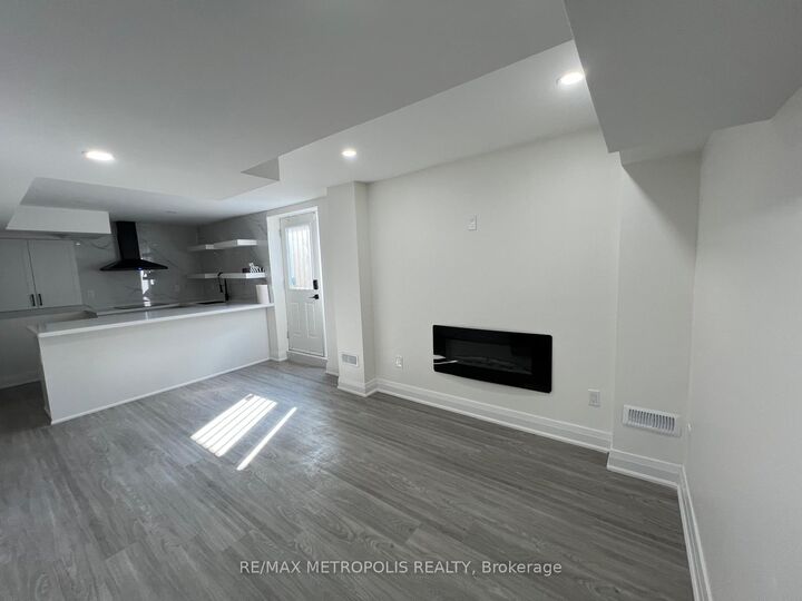 Property Photo:  203 Gardiner Drive  ON L3Z 0J5 