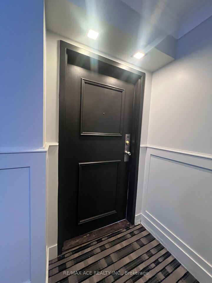 Property Photo: 8 Silverbell Grove 901 ON M1B 4Z3