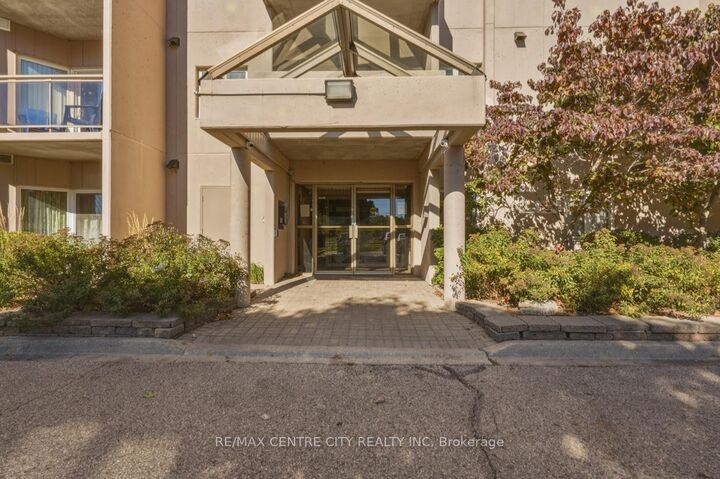 Property Photo:  858 Commissioners Road E 506  ON N6C 5Y5 