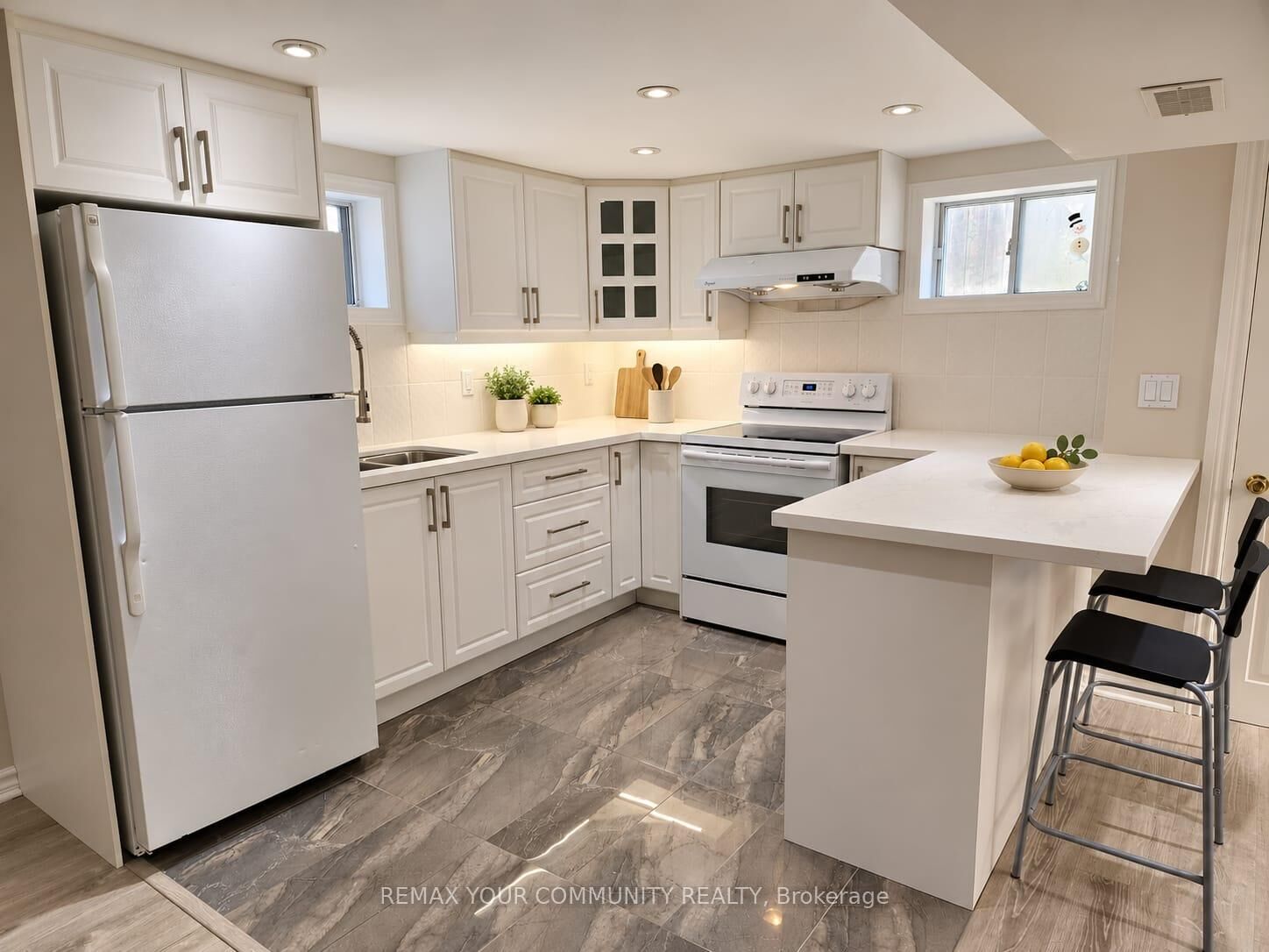 Property Photo:  387 Paliser Crescent N Lower Level  ON L4C 1R5 