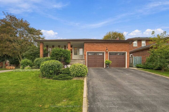 Property Photo:  520 McLeod Crescent  ON L1W 3M5 