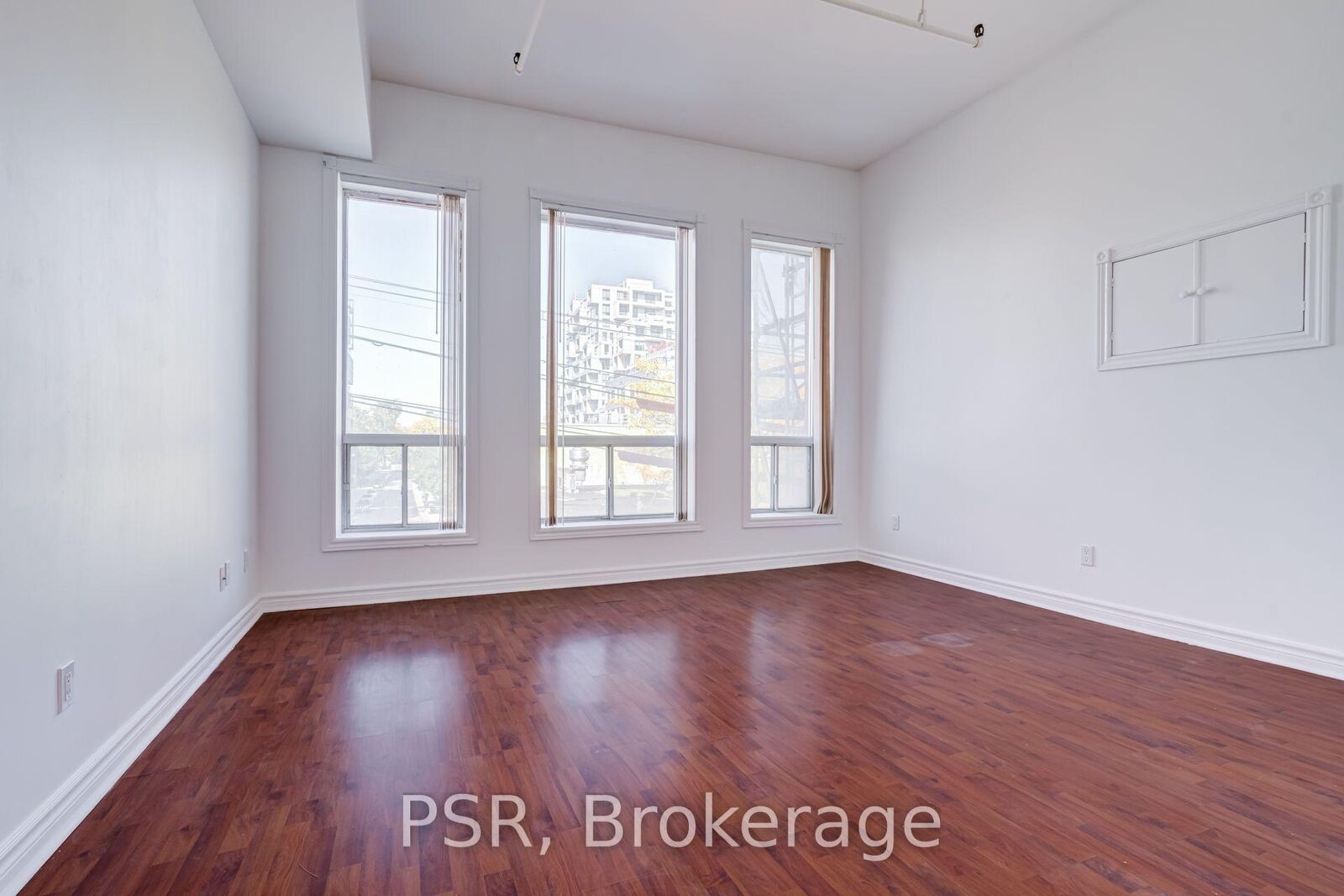 Property Photo:  493 Queen Street W 3rd Floor  ON M5V 2B4 