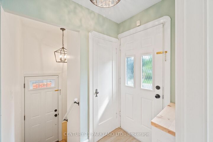 Property Photo:  6 Roblin Avenue  ON M4C 3P8 