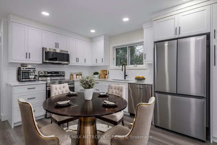 Property Photo: 759 Innisfil Beach Road ON L9S 4E4