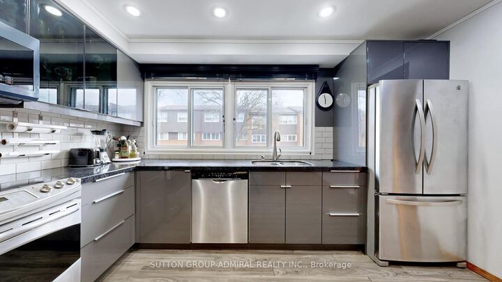 Property Photo:  4 Dove Hawk Way  ON M2R 3M2 