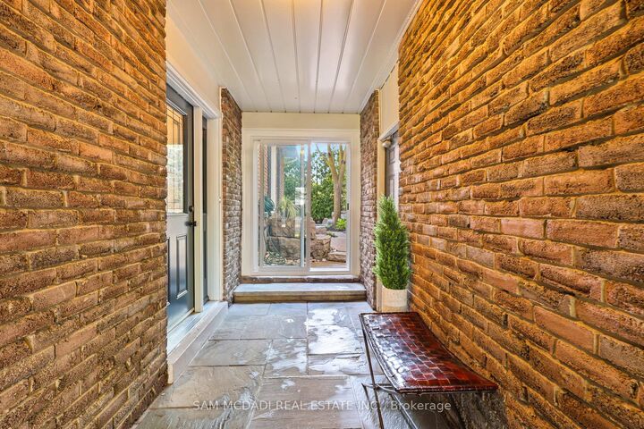 Property Photo:  38 Kenninghall Boulevard  ON L5N 1J4 