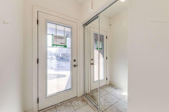 Property Photo:  46 King George Way  ON L1C 7E5 