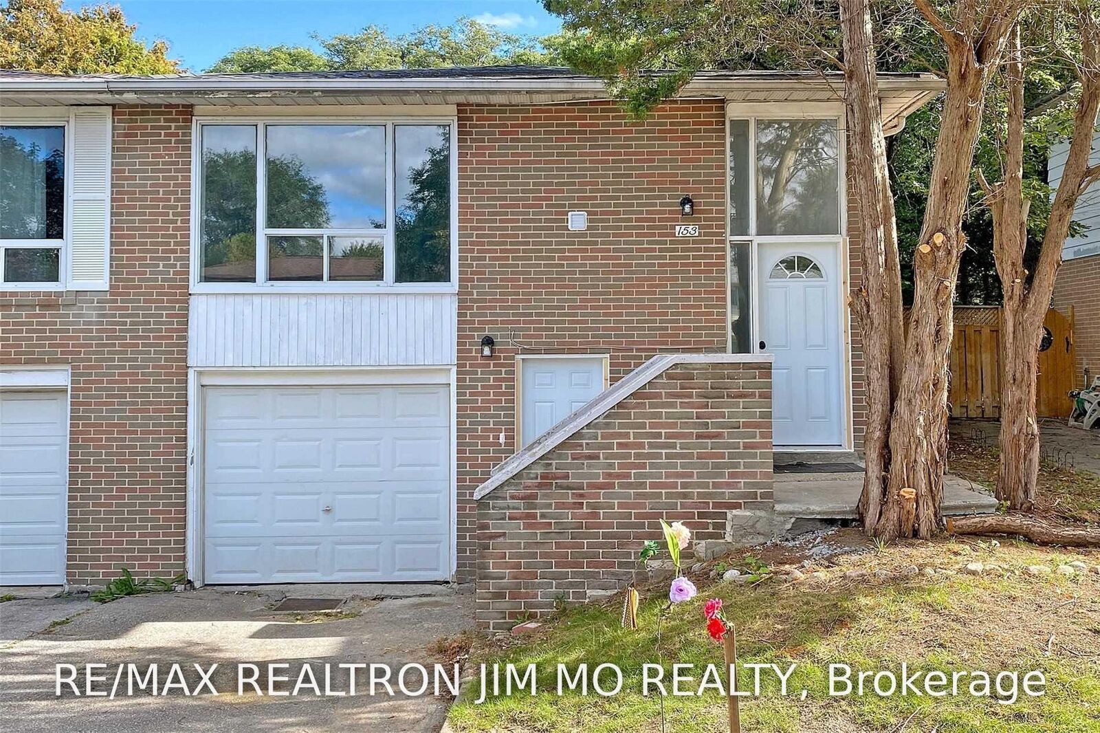 Property Photo:  153 Hollyberry Trail Ground  ON M2H 2P2 