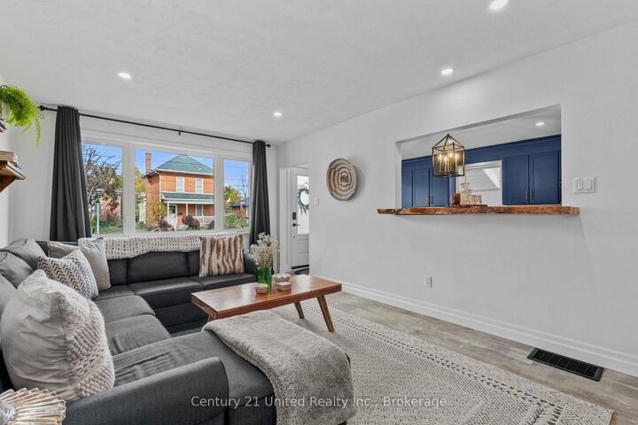 Property Photo:  673 Frank Street  ON K9J 4M8 