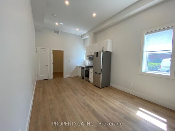 Property Photo:  3100 Dundas Street W 2  ON M6P 1Z8 
