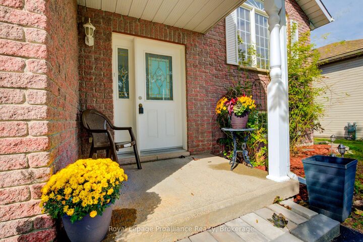 Property Photo:  120 Raglan Street  ON K0K 1H0 