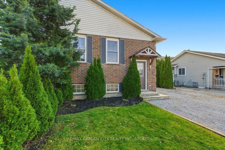 Property Photo:  4 Fox Trail Drive  ON L2S 3T7 