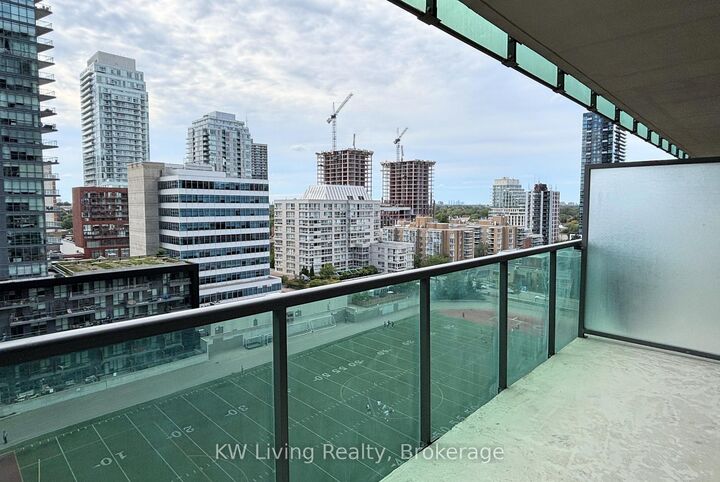 Property Photo:  70 Roehampton Avenue 1116  ON M4P 1R2 