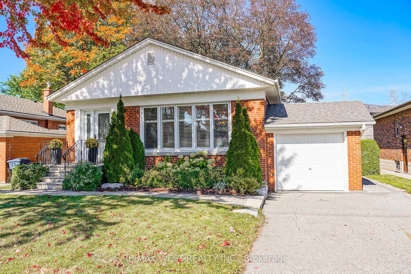 Property Photo:  18 Nashland Avenue  ON M9B 2V4 