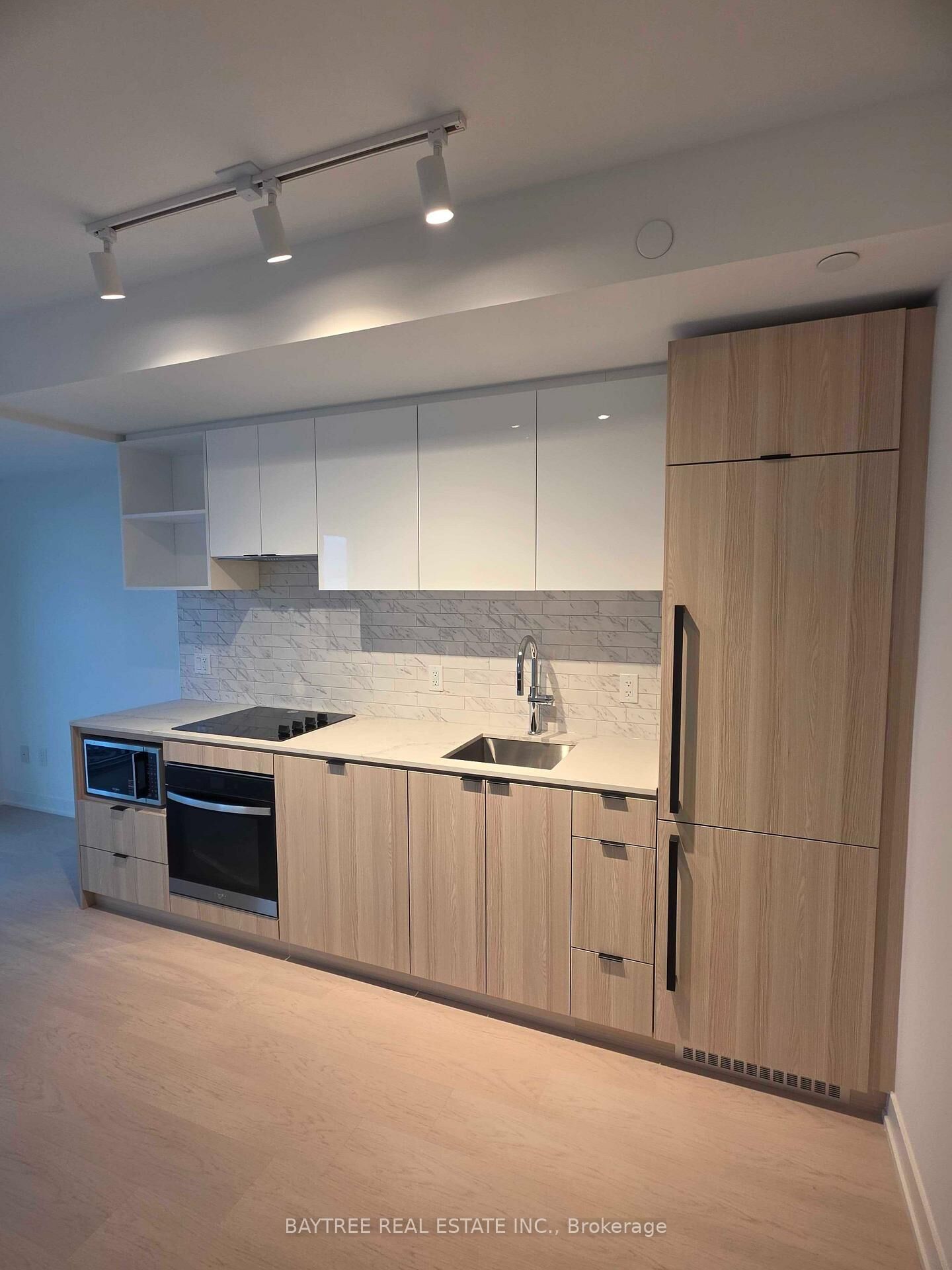 Property Photo: 252 Church Street 5708 ON M5B 0E6