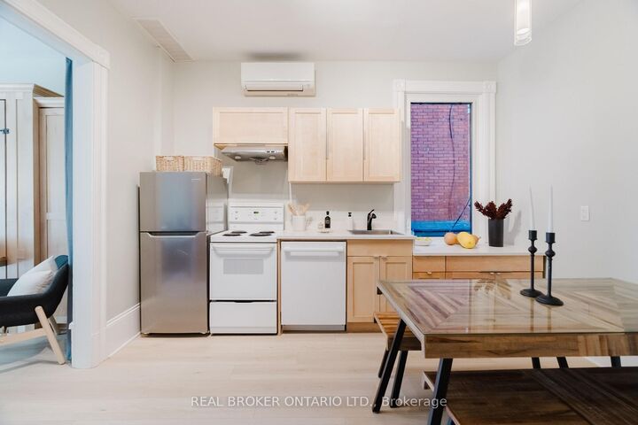 Property Photo: 33 Argyle Avenue ON K2P 1B3