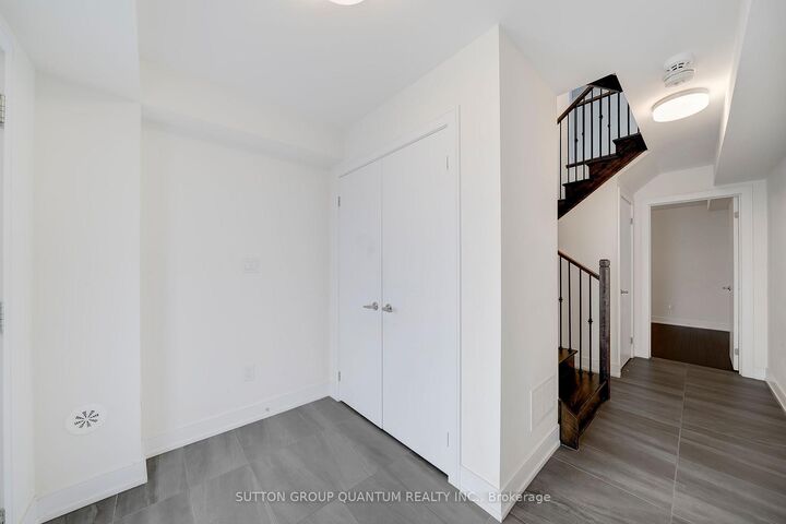 Property Photo:  1401 Clarriage Court  ON L9E 1L6 