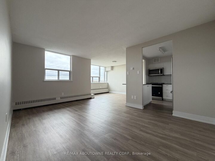 Property Photo:  147 Wellington Street W 716  ON L4G 2N9 
