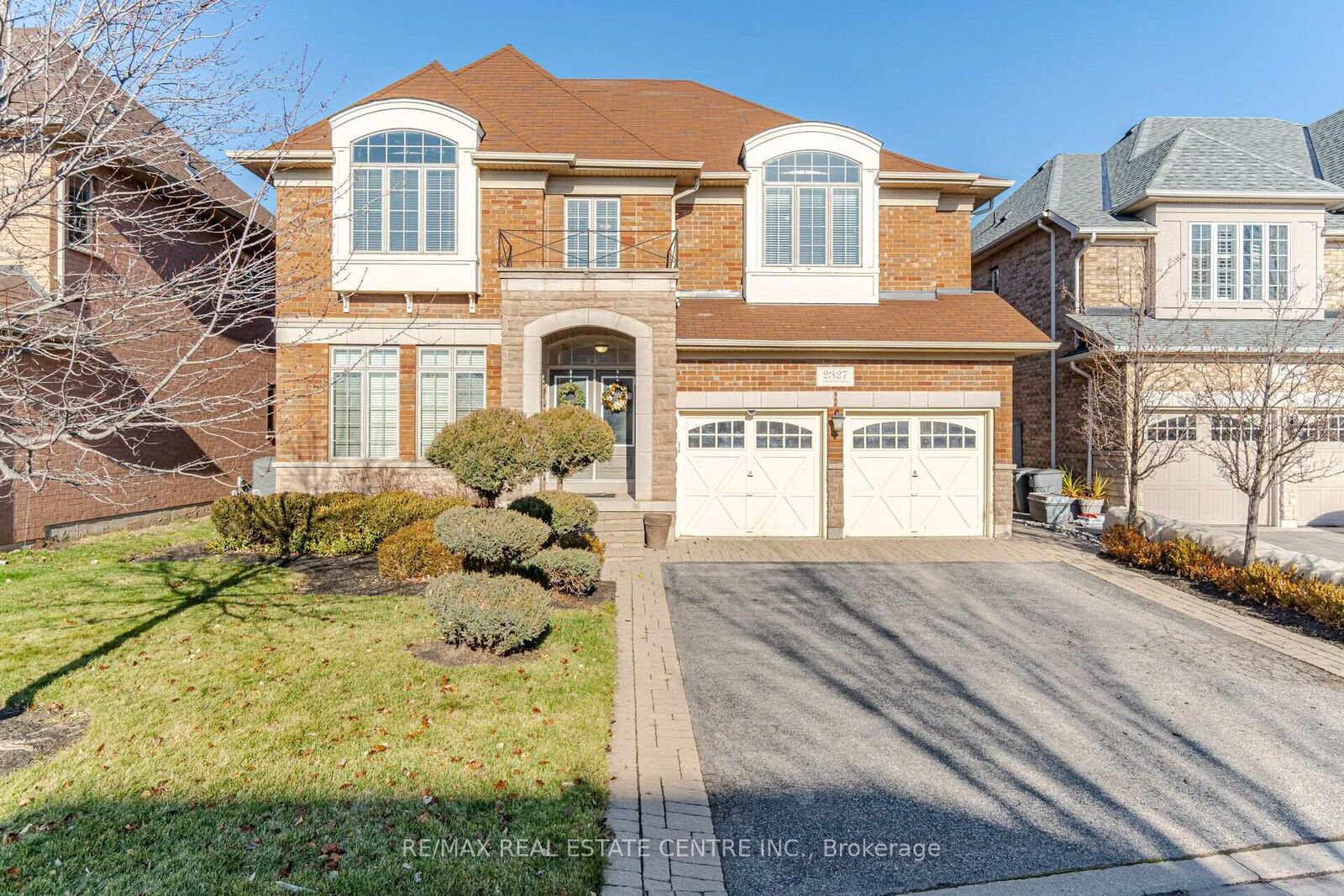 Property Photo:  2327 Lyndhurst Drive  ON L6H 7V5 