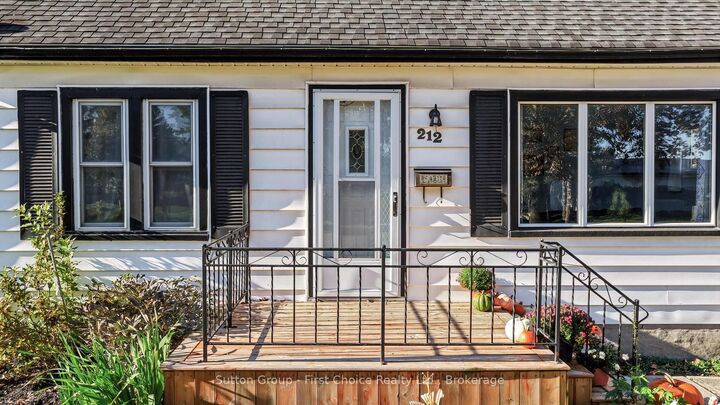 Property Photo:  212 Mary Street  ON N7A 3A9 