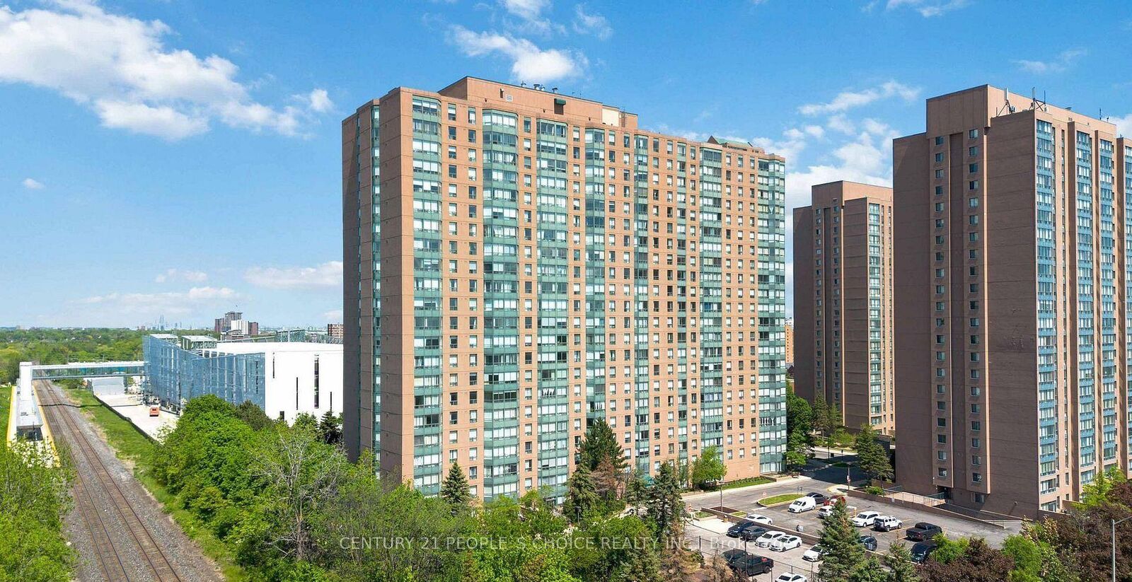 Property Photo:  135 Hillcrest Avenue 1109  ON L5B 4B1 