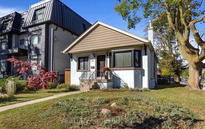 Property Photo:  54 East Drive  ON M6N 2N9 