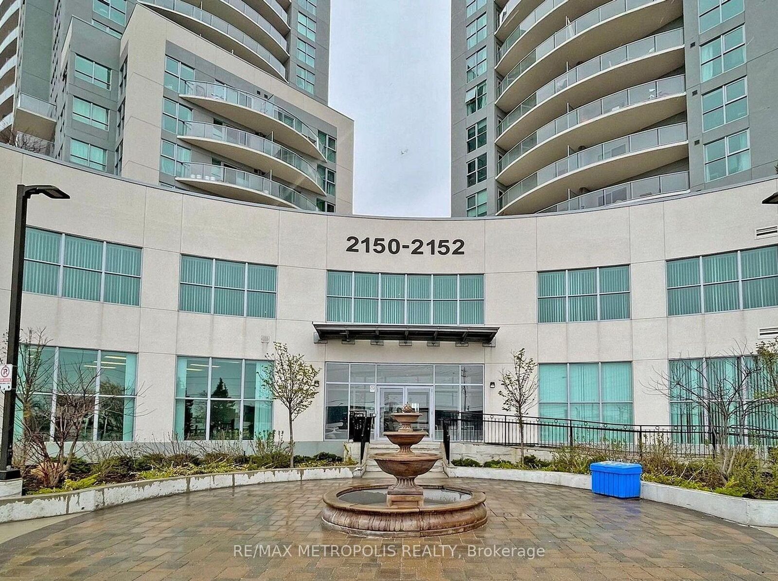 Property Photo:  2152 Lawrence Avenue E 1502  ON M1R 0B5 