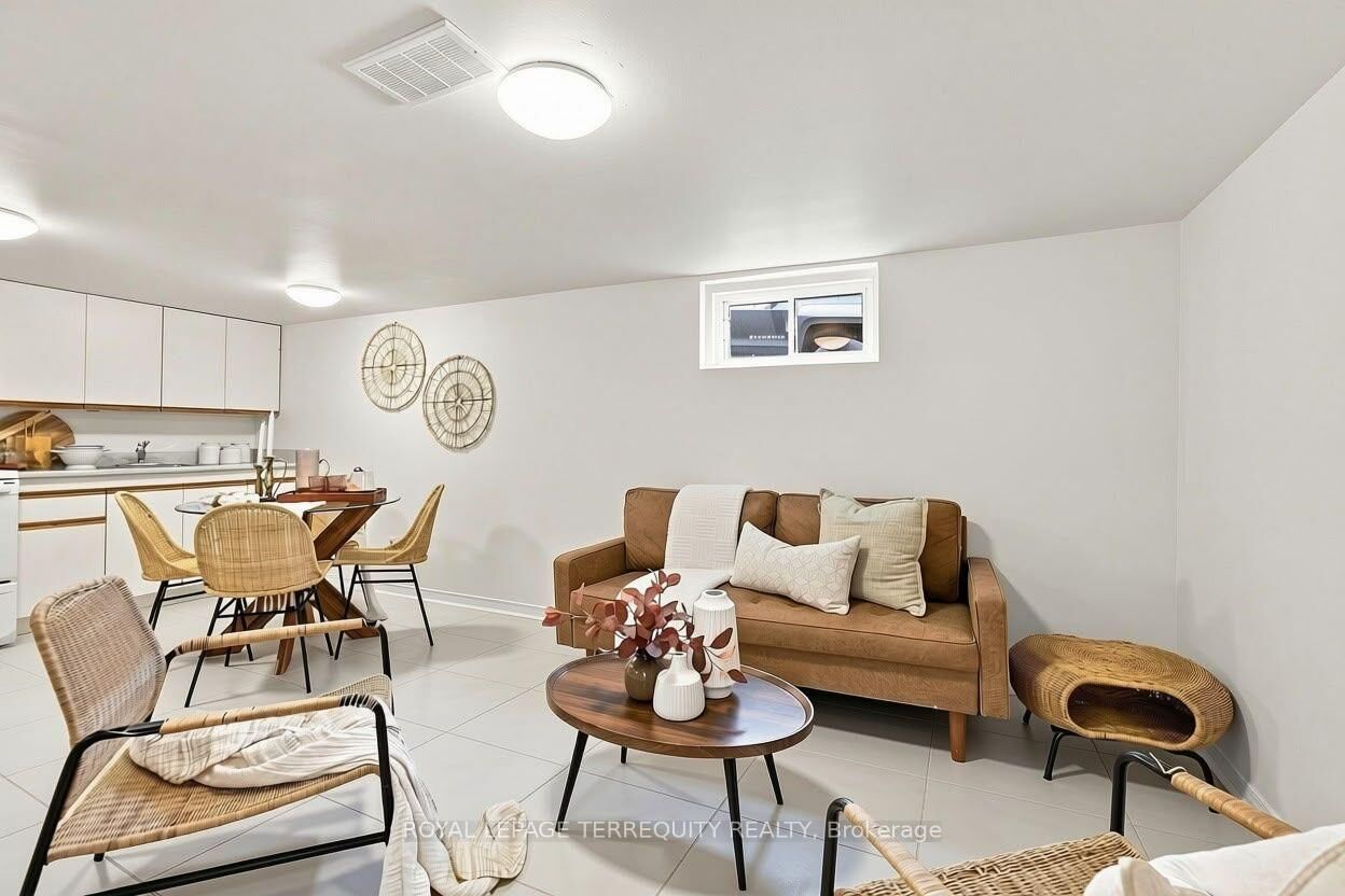 Property Photo: 172 Central Park Boulevard S ON L1H 5W7