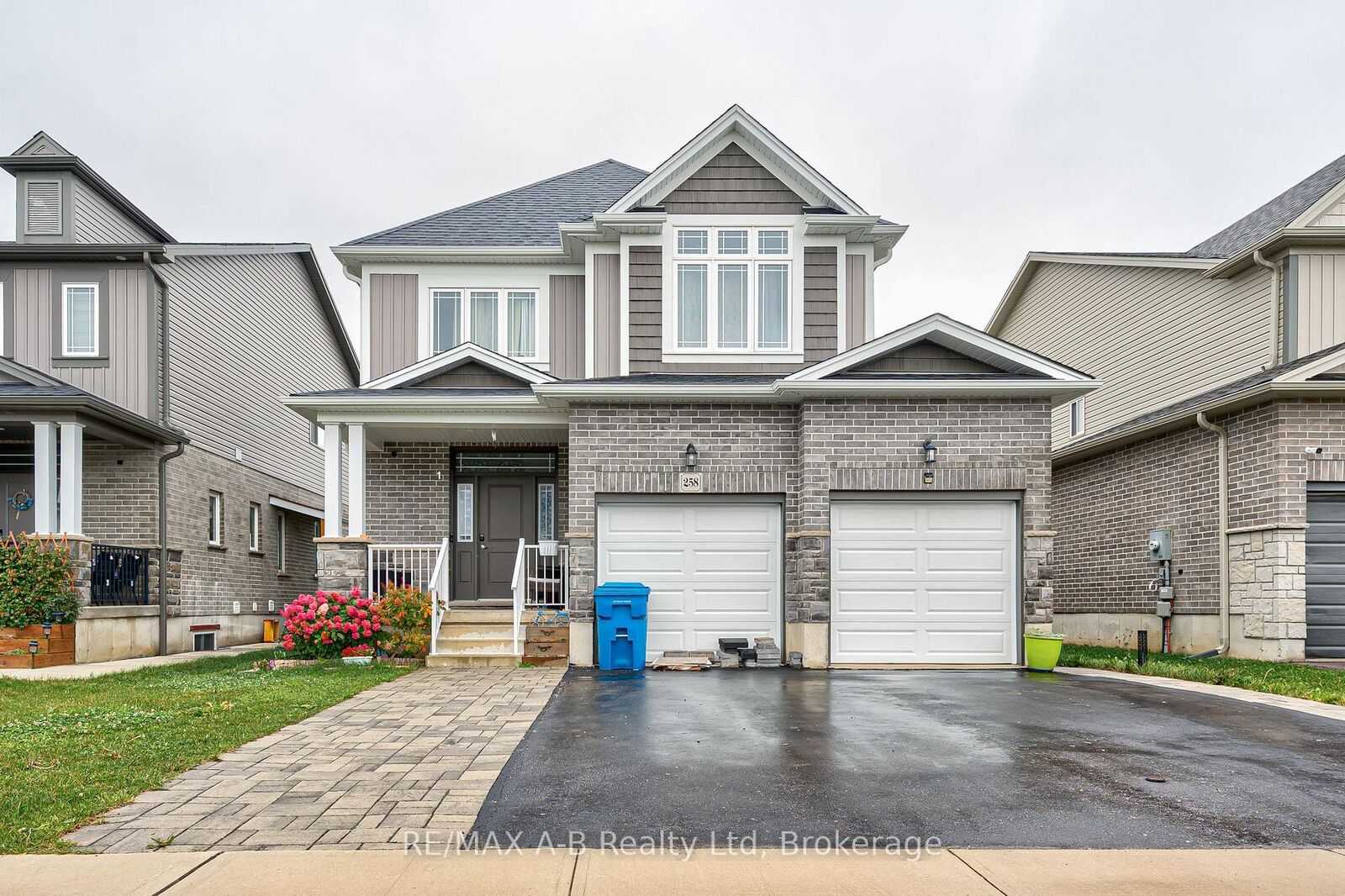 Property Photo:  258 Bradshaw Drive  ON N5A 0G5 