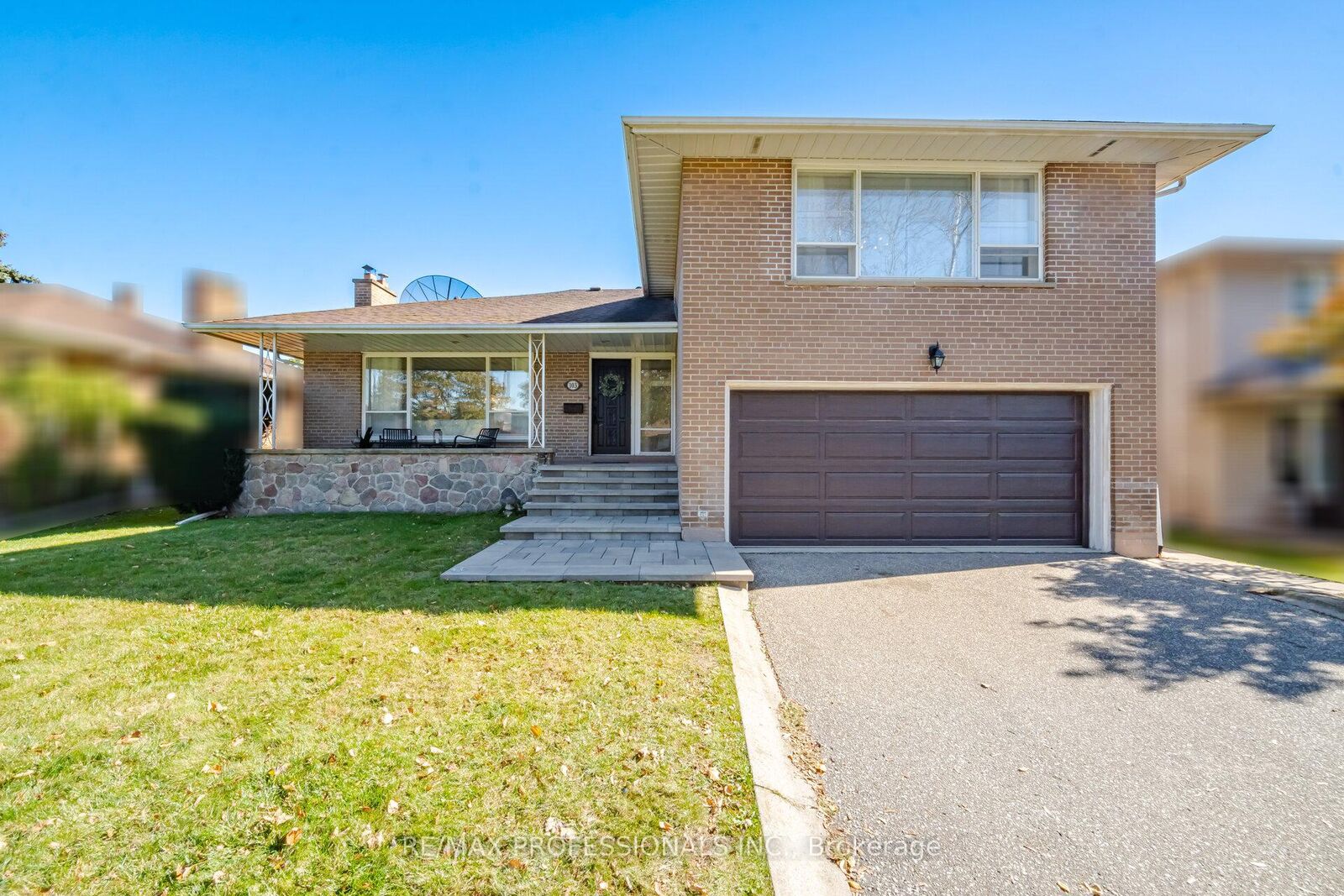 Photo de la propriété:  103 Mill Road  ON M9C 1X6 