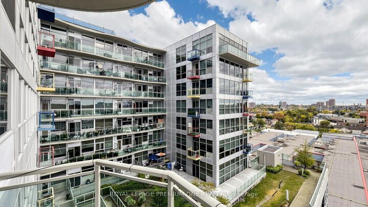 Property Photo:  1600 Keele Street 824  ON M6N 5J1 