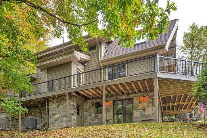 Property Photo:  138 Heathercroft Dr  PA 16066 