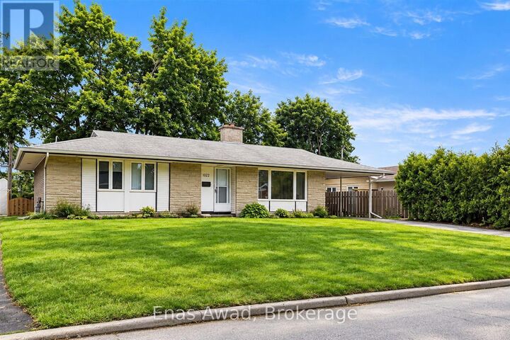 Property Photo:  1222 Stanton Road  ON K2C 3E2 
