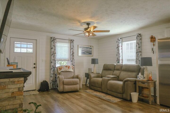Property Photo: 231 E Oak Street IN 47619