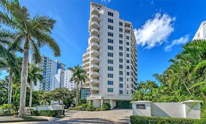 Property Photo:  500 S Palm Avenue 32  FL 34236 