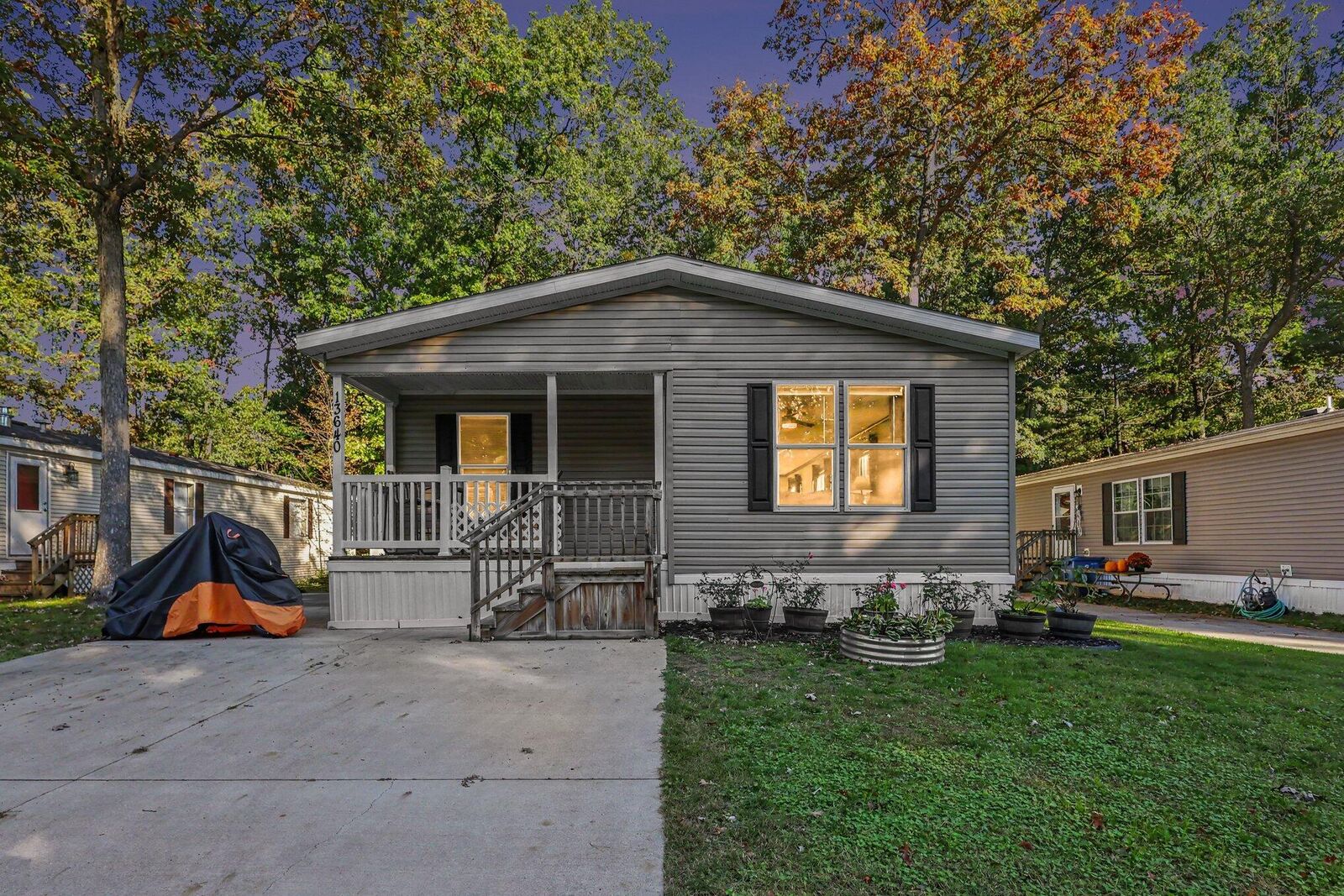 Property Photo:  13640 Oaktree Court  MI 49417 